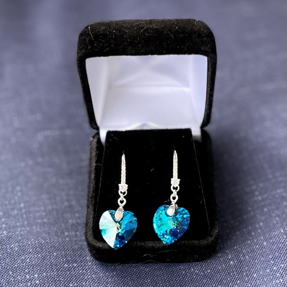 🌺NIB 18K White Gold Plated Austrian Heart Fish Hook Earrings🌺 - Picture 10 of 15